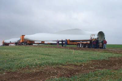 Die Flgel der WKA bei der Anlieferung